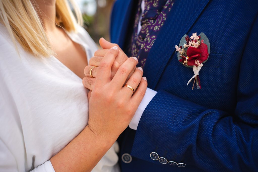 Foto detalle de anillos de boda