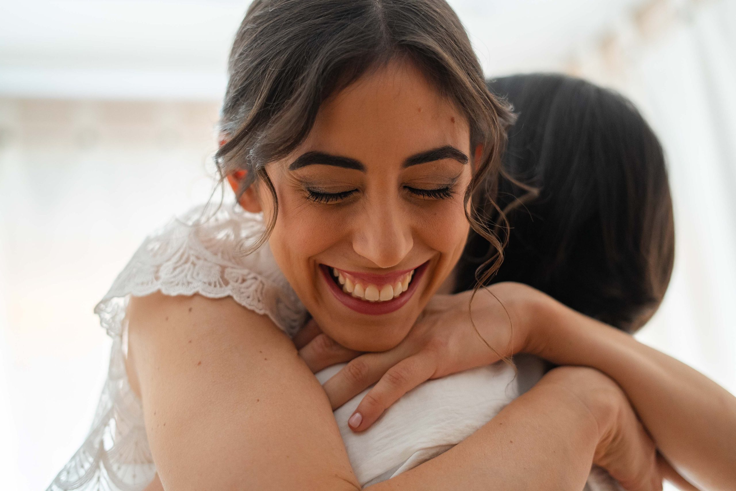 fotógrafo bodas valencia abrazo