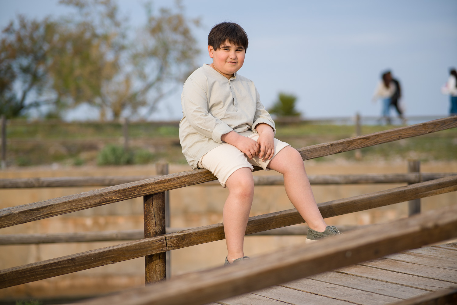 retrato comunión en puente de madera