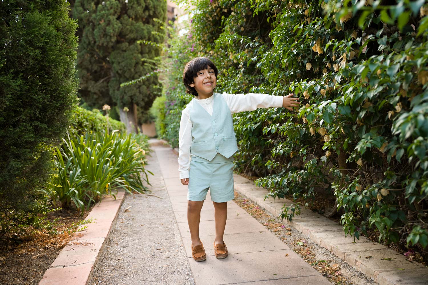 sesión de fotos infantil a niño en Jardines de Monforte de Valencia
