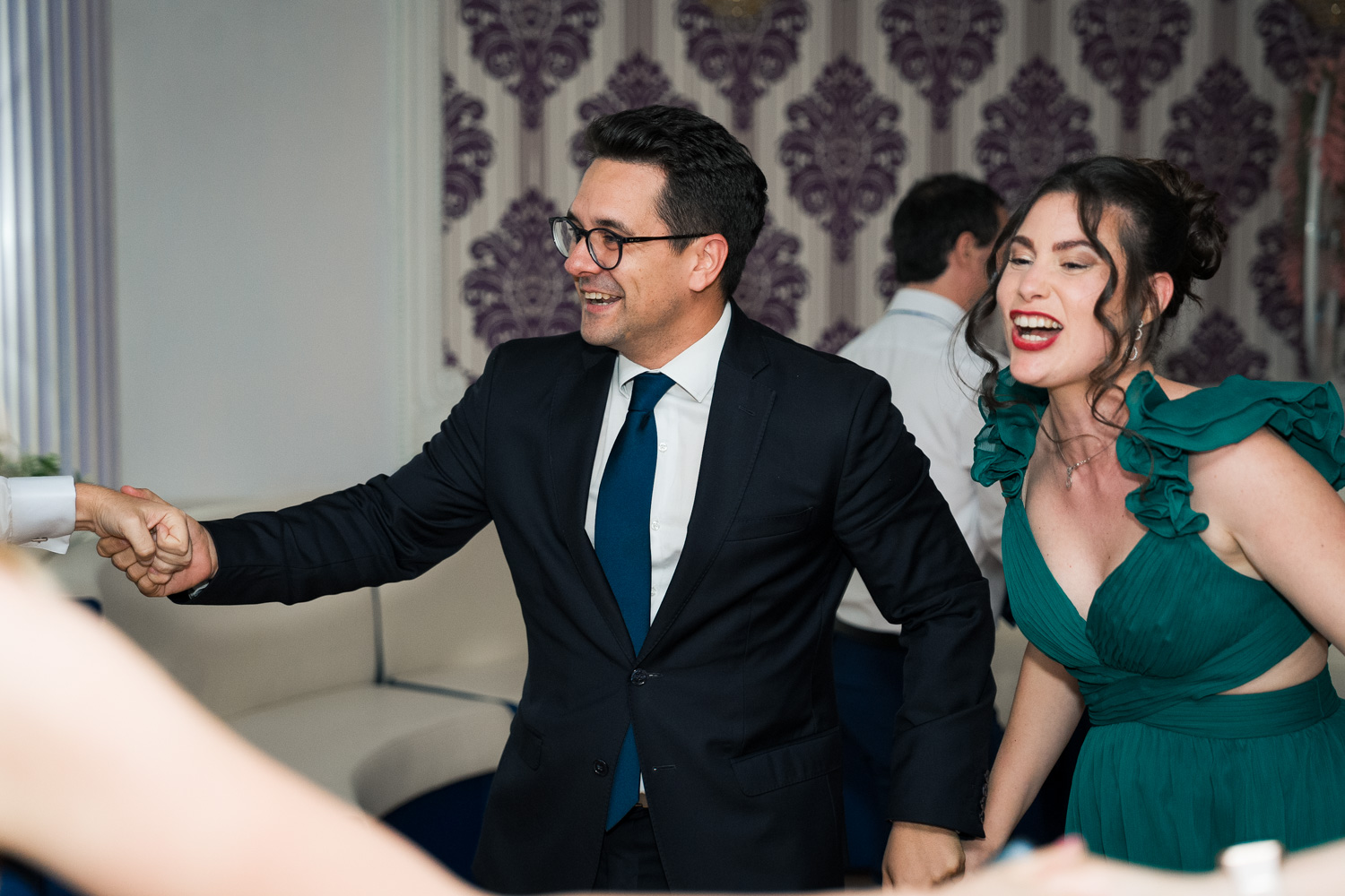 invitados en fiesta de boda